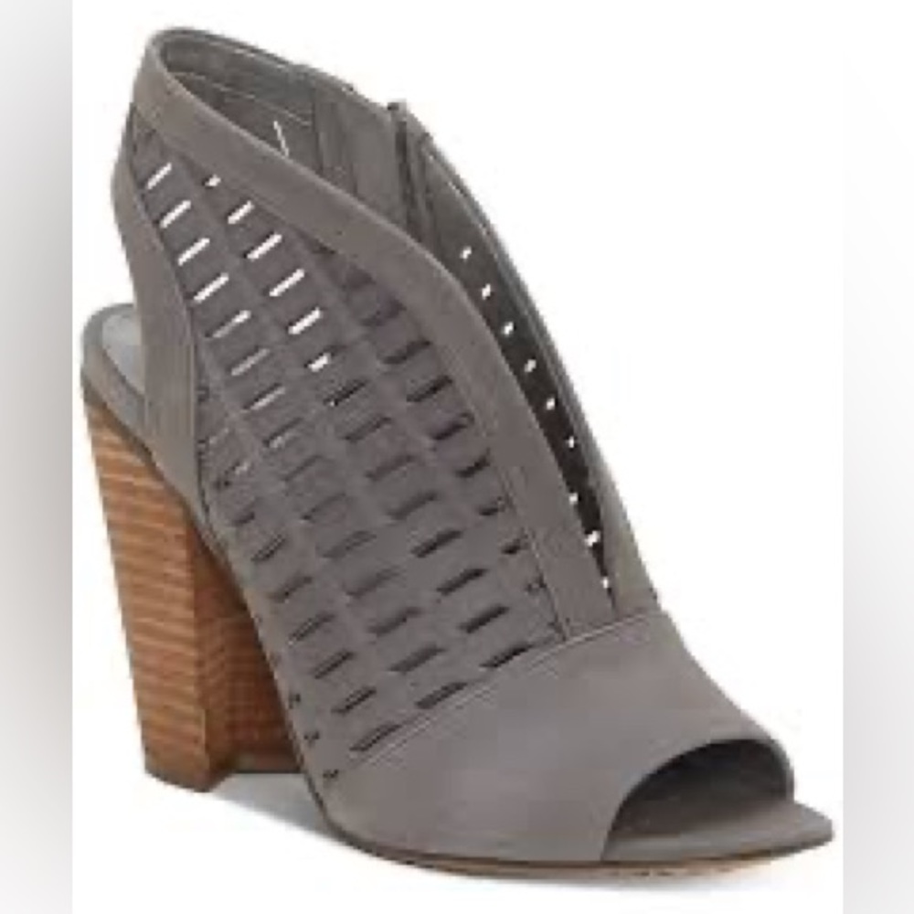 New in box Vince Camuto Korsta